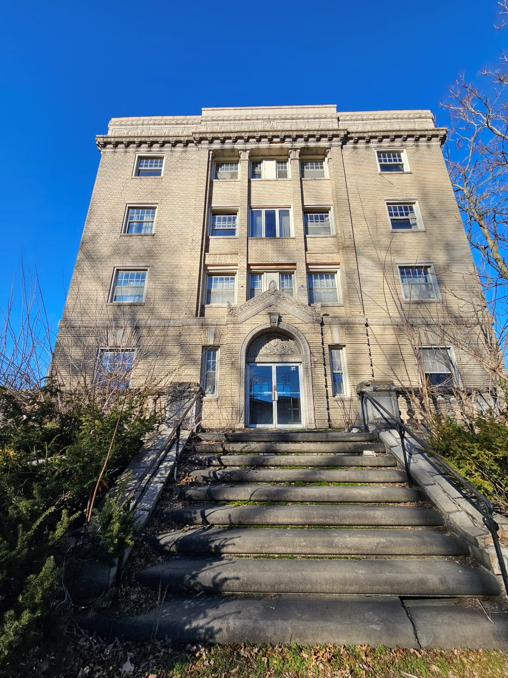 Front exterior of Niles Masonic Building
